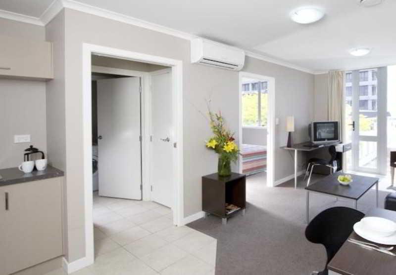 Quest On Ward Serviced Apartments Гамильтон Экстерьер фото